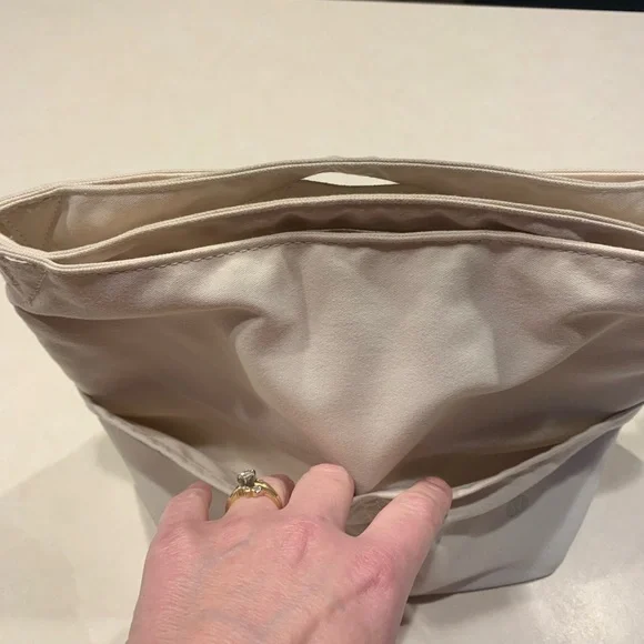 lululemon athletica Cream Lunch Bag - Picture 2 of 9